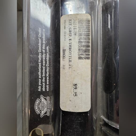 Harley Davidson Flame Hand Grips 2008-Later Touring Models 56518-08 Chrome/Black - Picture 4 of 11